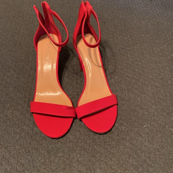 Red sandals - Picture 2 of 2
